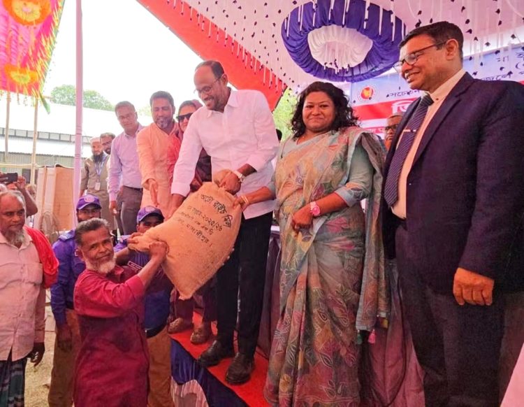 শিবচরে মা ইলিশ সংরক্ষণ অভিযানে সচেতনতা সভা ও জেলেদের মাঝে ভিজিএফের চাল বিতরণ