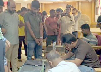 সেনা কর্মকর্তা পরিচয়ে প্রতারণা, কুয়াকাটার এক ব্যক্তির এক বছরের কারাদণ্ড