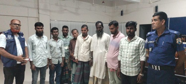 নিষেধাজ্ঞা অমান্য করে মা ইলিশ আহরণ, ৮ জেলের কারাদণ্ড ও অর্থদণ্ড