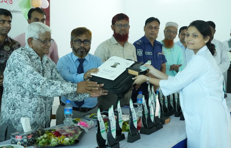 দুমকিতে এসএসসি ও সমমান পরীক্ষায় জিপিএ-৫ প্রাপ্ত কৃতী শিক্ষার্থীদের সংবর্ধনা