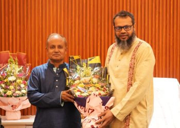 ঢাবি উপাচার্যের পবিপ্রবি পরিদর্শন, ফুলেল শুভেচ্ছা জানালেন উপাচার্য হেমায়েত জাহান