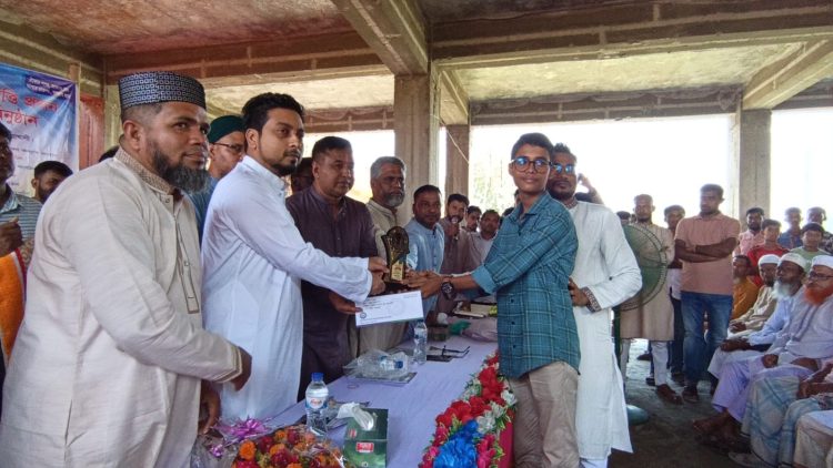দশমিনায় জিপিএ-৫ প্রাপ্ত শিক্ষার্থীদের সম্মাননা ও ক্রেস্ট প্রদান অনুষ্ঠান