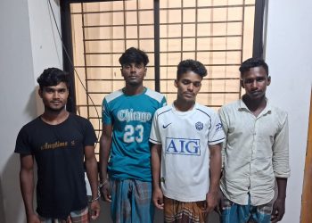 নিষেধাজ্ঞা অমান্য করে মা ইলিশ নিধনে তিন জেলেকে এক মাসের কারাদন্ড