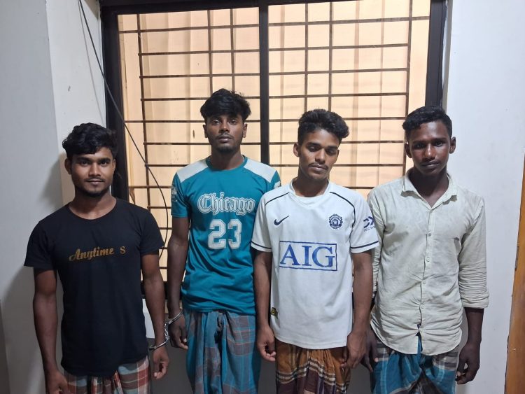 নিষেধাজ্ঞা অমান্য করে মা ইলিশ নিধনে তিন জেলেকে এক মাসের কারাদন্ড