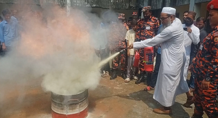পটুয়াখালী সরকারি টেকনিক্যাল স্কুল ও কলেজে অগ্নিনির্বাপক বিষয়ক প্রশিক্ষন অনুষ্ঠিত
