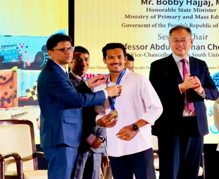 আন্তর্জাতিক ভাষা অলিম্পিয়াডে বাংলায় চ্যাম্পিয়ন, স্বর্ণপদক জিতলেন পটুয়াখালীর শাহরিয়ার রিফাত