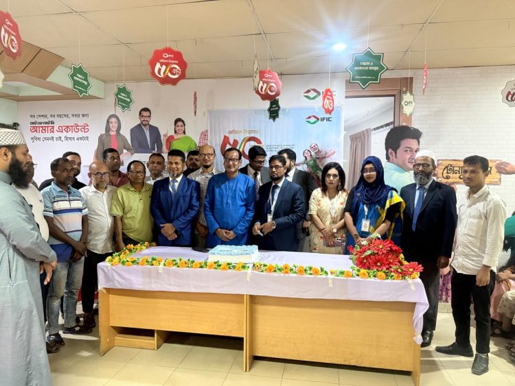 বর্ণাঢ্য আয়োজনে পাবনায় আইএফআইসি ব্যাংকের ৫০তম প্রতিষ্ঠাবার্ষিকী পালন
