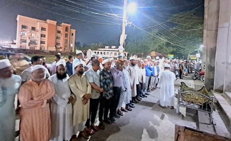 সাংবাদিক এনায়েতুর রহমানের মায়ের জানাজা সম্পন্ন