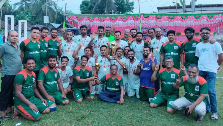 কাউখালীতে প্রাথমিক শিক্ষক গোল্ড কাপ ফুটবলের ফাইনাল অনুষ্ঠিত, চ্যাম্পিয়ন টিচার ইউনাইটেড একাদশ