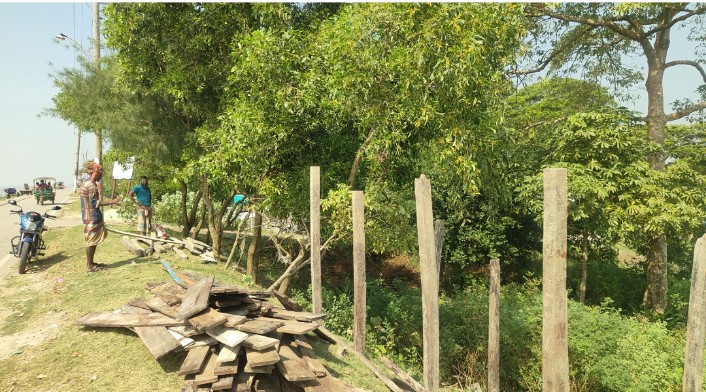 কুয়াকাটায় জমি দখলের চেষ্টার অভিযোগ: মহিপুর থানায় লিখিত আবেদন