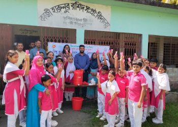 কাউখালীতে ‘হাত ধোয়ার নায়ক হোন’ প্রতিপাদ্যে বিশ্ব হাত ধোয়া দিবস পালিত: ইউএনও’র হাত ধোয়ার প্র্যাকটিক্যাল শিক্ষা
